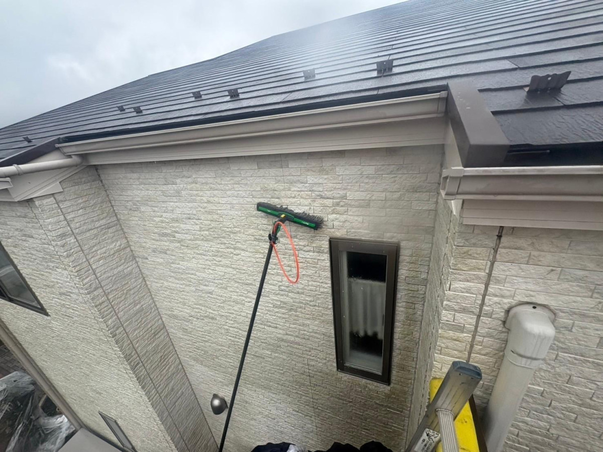 無足場工法の外壁洗浄イメージ1