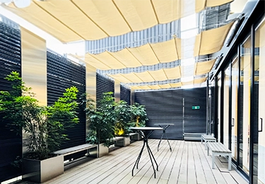 オーニング・シェードの取り付けの取り付けのイメージ