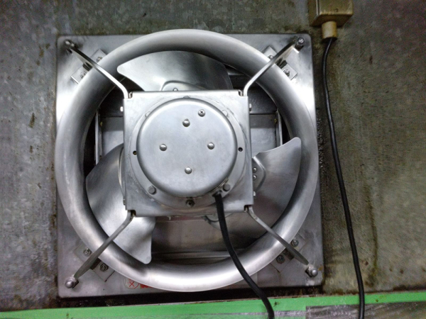 食品工場の換気扇清掃事例のイメージ