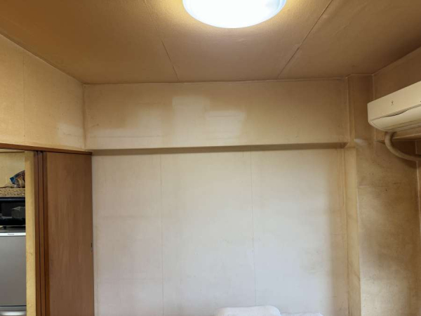 マンションのヤニで汚れた壁紙の塗装事例のイメージ