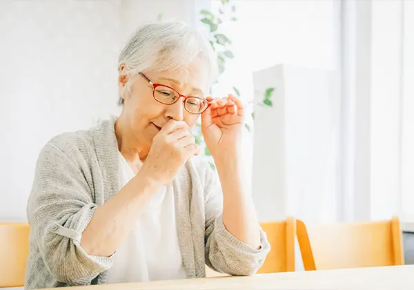 花粉やホコリのアレルギーが気になる方のイメージ