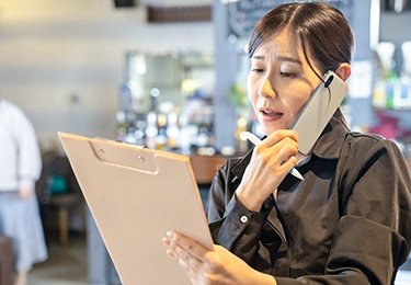 ホテルや民泊など宿泊施設を運営しており、クレームや低評価を防ぎたいイメージ