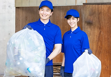 近隣トラブルや臭い、虫の発生で困っている人のイメージ