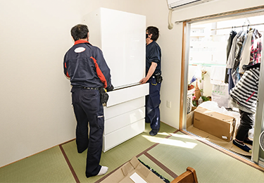 部屋の片付けをしたいけど、大きな物が運べない方のイメージ