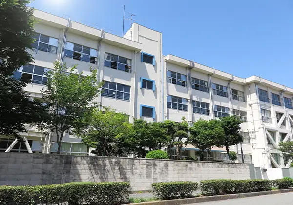 公立中学校のイメージ