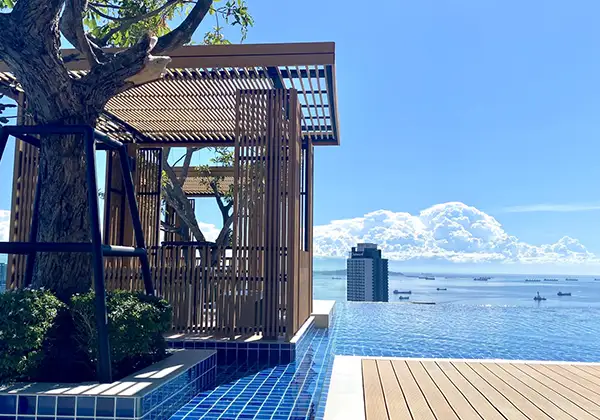 ホテルのプールのイメージ