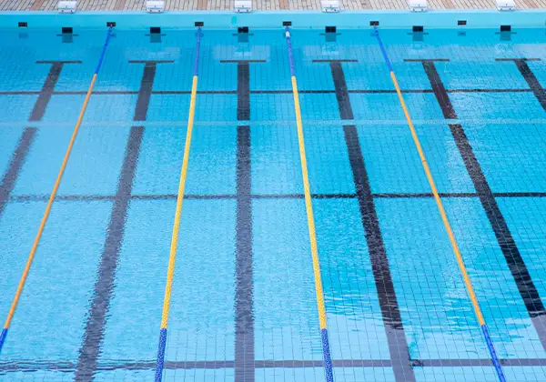 学校のプールのイメージ