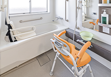 小規模クリニック（浴室壁パネル補修）のイメージ