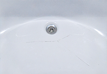 洗面ボウルやカウンターにヒビが入ってしまったイメージ