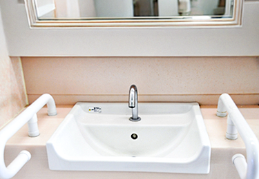 小規模クリニック（洗面台カウンター角欠け補修）のイメージ