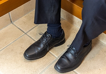 雨の日に玄関で滑りやすくなっていると感じるイメージ