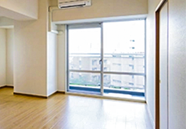 マンション（南向きベランダ窓3枚＋小窓2枚）のイメージ