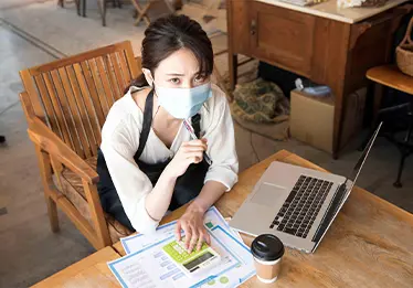 グリストラップの清掃頻度に悩んでいる施設のイメージ