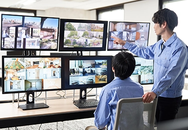 オフィスや施設で複数のモニターや音響機器を設置したいイメージ