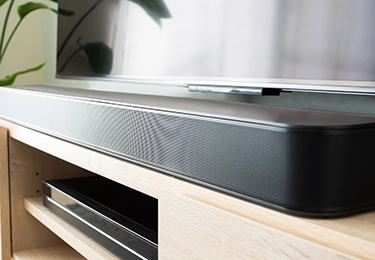 戸建てリビング（テレビ＋サウンドバー接続）のイメージ