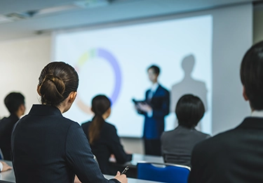 常設で準備不要、会議やプレゼンがスムーズのイメージ