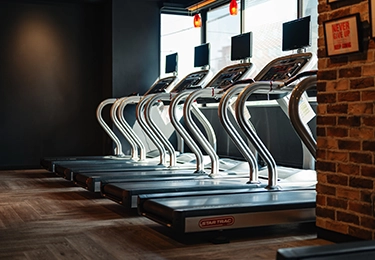 高所からの表示で、どこにいても映像が見やすいイメージ