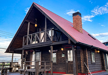 屋根上の作業が危険で自分で掃除できない方のイメージ