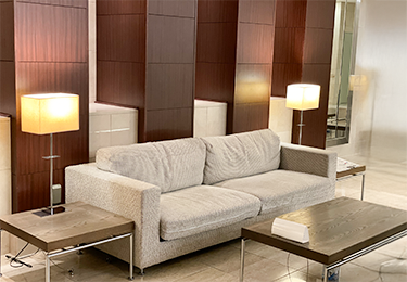 マンションや店舗でまとめてソファー清掃を依頼したい方のイメージ