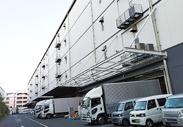 物流倉庫(大型車両出入口)のイメージ