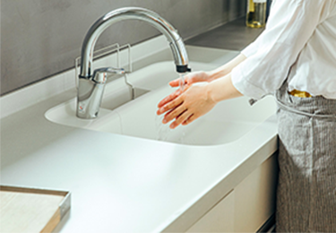 水回りのニオイが気になる方のイメージ