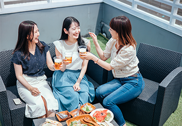 カフェ付き住宅のテラス兼用バルコニーのイメージ