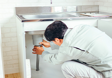 排水口からの悪臭・異音にお困りの方のイメージ