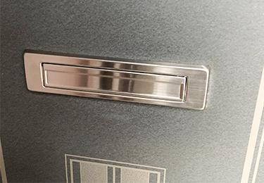 老朽化で扉が閉まりにくくなったドアポストにお困りの方のイメージ