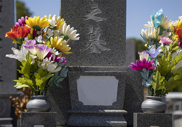 遠方の親族に代わって墓守を依頼のイメージ