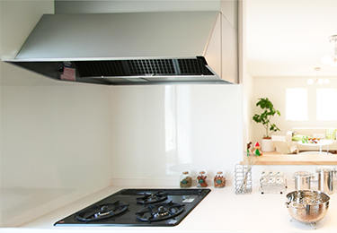 換気扇クリーニング+キッチン周辺の拭き上げのイメージ