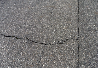 駐車場や通路にできた小さな穴・ヒビを早めに直したい方にのイメージ