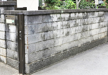 戸建て住宅（古い塀の全面撤去）のイメージ