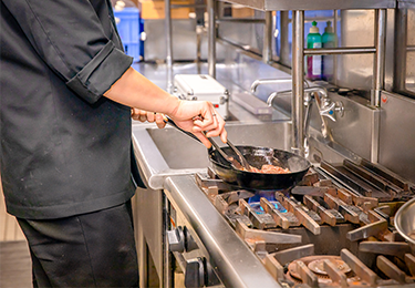 飲食店や厨房で油汚れ・臭いが気になる方のイメージ