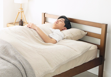 寝汗や臭いが気になる方のイメージ"