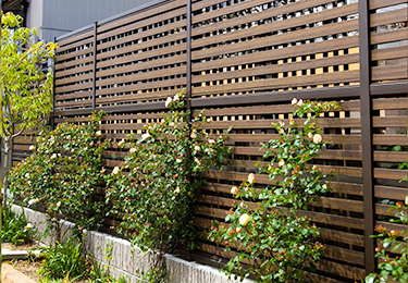 保育施設(園庭の目隠し兼安全柵)のイメージ