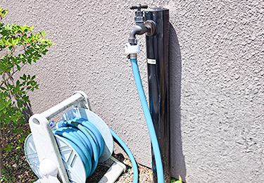 オフィスビル裏手のイメージ