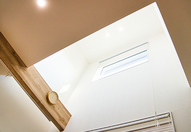 高層階や吹き抜けの窓でお困りの方のイメージ