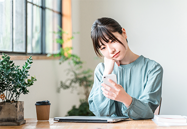 リフォームを検討しているが費用がネックな方のイメージ