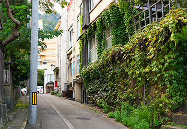 害虫の発生を抑えたいマンション管理者のイメージ