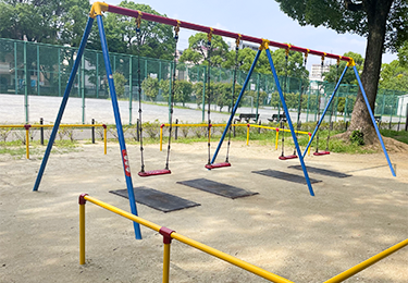 遊具やベンチの汚れ・破損が気になるご担当者様のイメージ