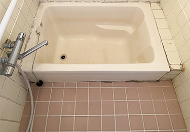 床の汚れや黒ずみが落ちずに困っている方のイメージ