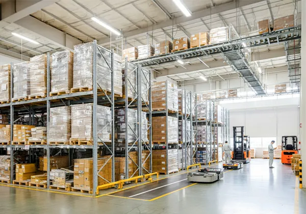 工場・倉庫で安全性を高めたい管理者イメージ