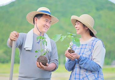農薬だけに頼らない病害虫対策を探している農家さんのイメージ