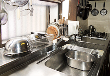 収納不足に悩んでいる方のイメージ