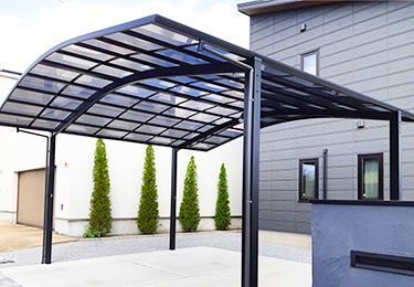 強風・積雪にも耐えられるカーポートを探している方のイメージ