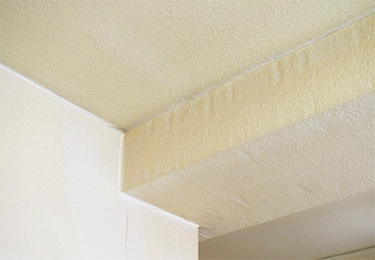 タバコや経年で天井の黄ばみが気になる方にイメージ