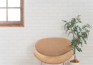 壁紙の黄ばみや汚れが気になってきた方のイメージ