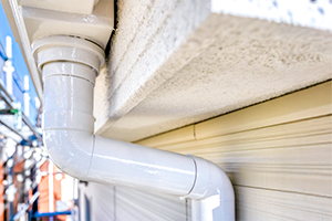 小規模店舗（入口上の雨樋詰まり除去）のイメージ