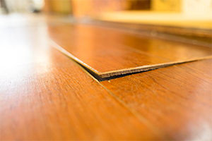 経年劣化やキズが目立ってきたフローリングにお悩みの方のイメージ