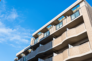 築30年のマンション（3階建て）のイメージ